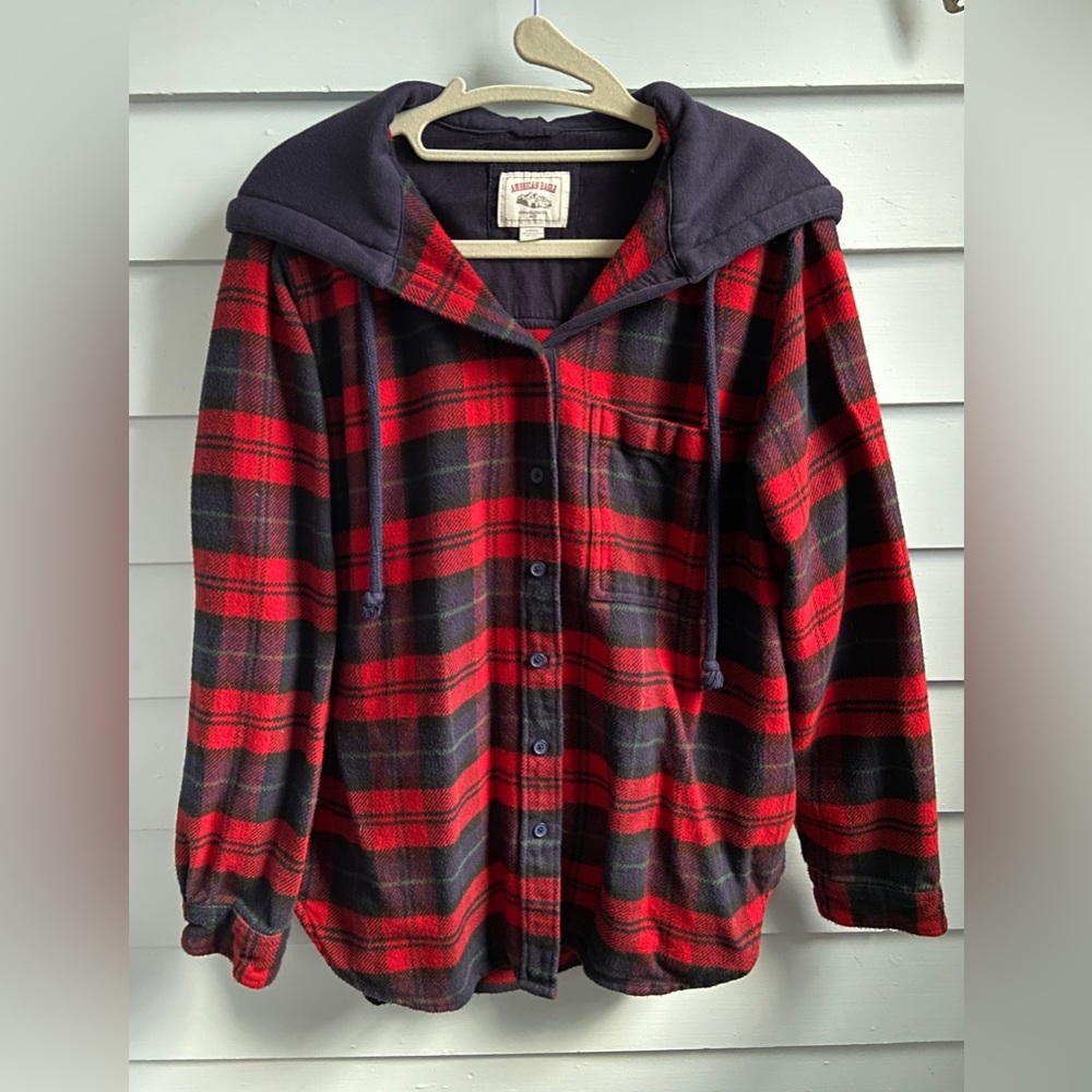 American Eagle cozy Buffalo check flannel button down with hoodie